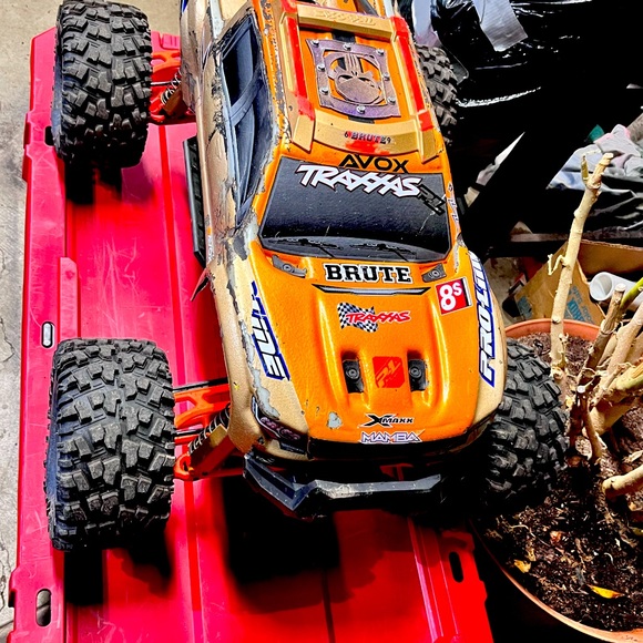 My collection of rc cars I hate to sell but n need of a new truck a real one - Picture 3 of 11